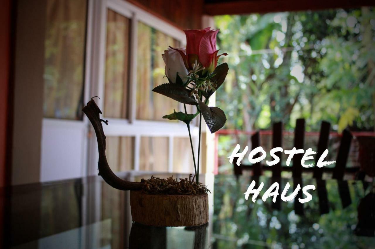 Hostel Haus Puerto Iguazu Exterior photo